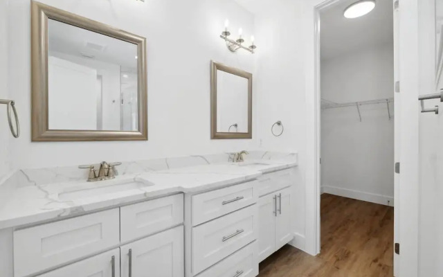 Blissful Getaway 4 BDR Whole Home Heated Pool!