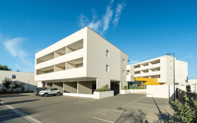 Peaceful Villa in Serignan