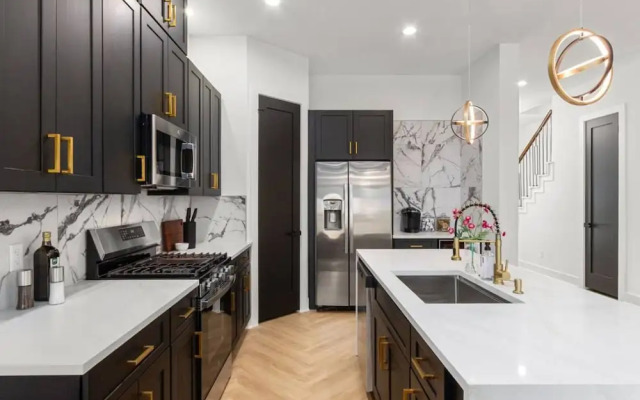 Chic 4BR Getaway Near NRG TMC