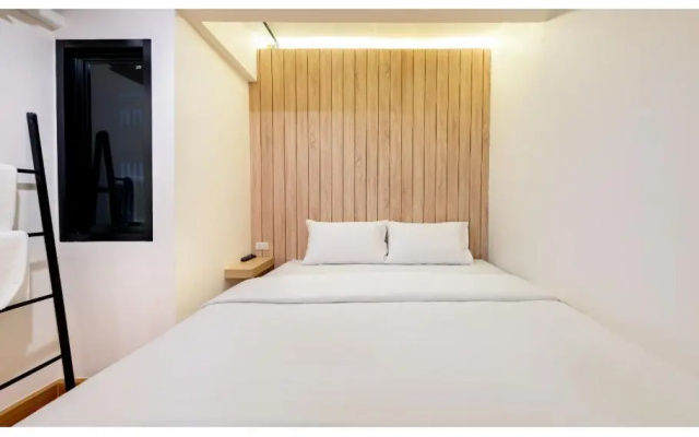 Siam Subway Hostel and Café