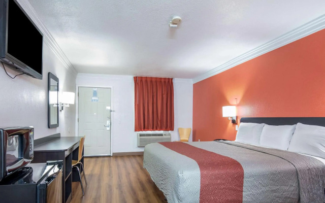 Motel 6 Marshall, TX