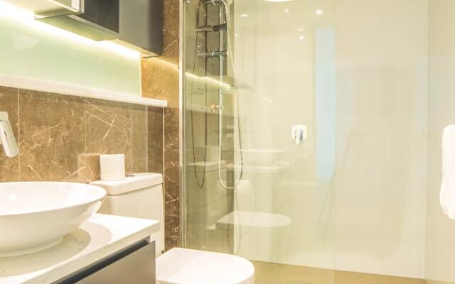 Stunning Waterview Stylish Waterfront Apt In Wwp