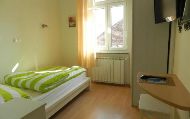 Hostel Sonce