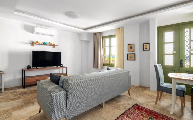 Rustic House With View Balcony in Ayvalik