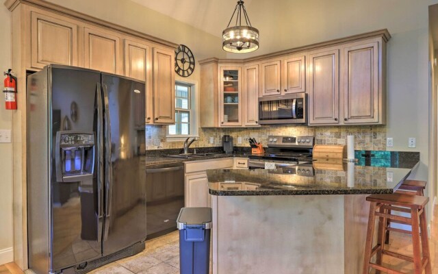 Waterfront Eatonton Escape w/ Private Hot Tub!