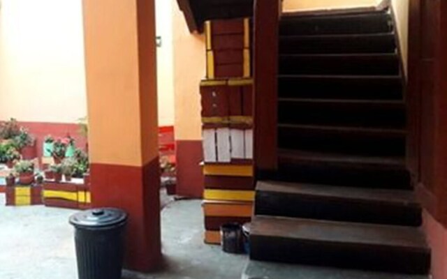Friendly House & Hostel