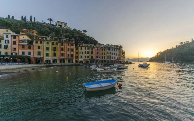 ALTIDO Spacious 2BR Portofino apartment with views of the bay