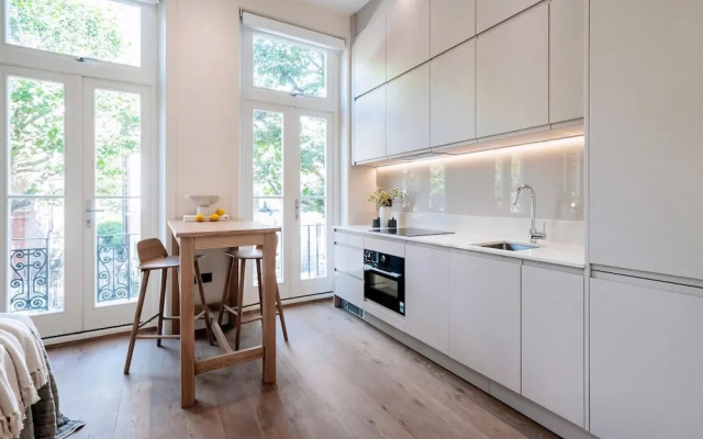Stunning Studio Apartment, Moments From Earls Court Station