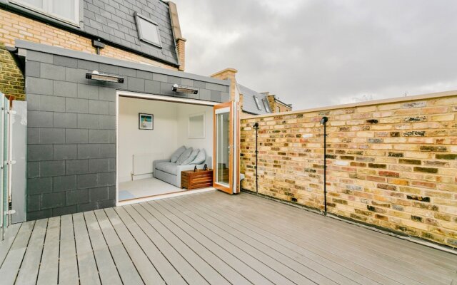 3 Bedroom In Clapham Junction With Roof Terrace