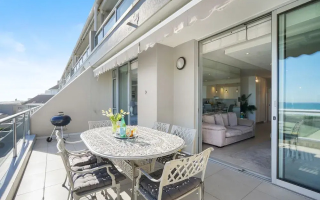 Dolphin Beach H106