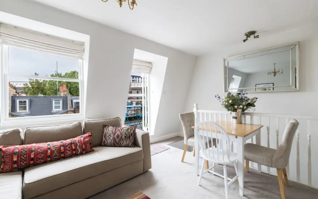 JOIVY Pimlico Flat with Terrace for 3