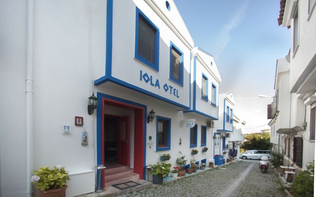 iola Hotel