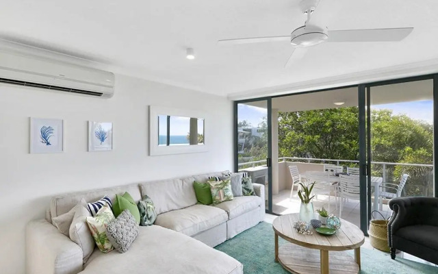 Sunny and spacious Sunshine Beach