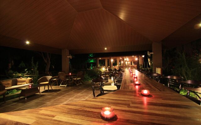 Hotel Holiday Calbis
