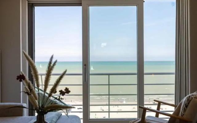 Cosy Apartment With Frontal Seaview