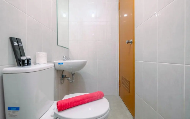 Comfort 1Br At Royal Heights Apartment