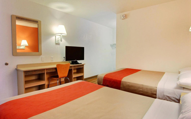 Motel 6 Kingsville, TX