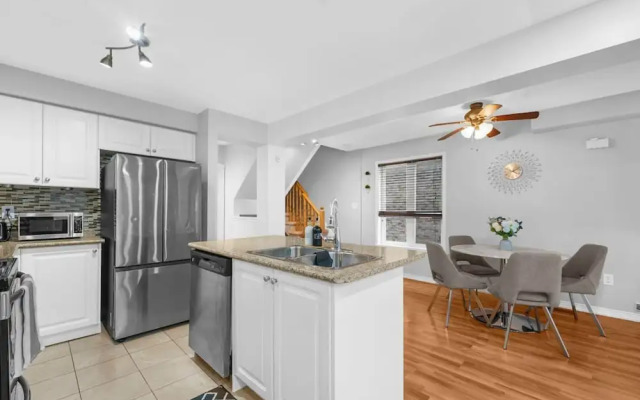 Chic 2BR House Newly Renovated Central Spot