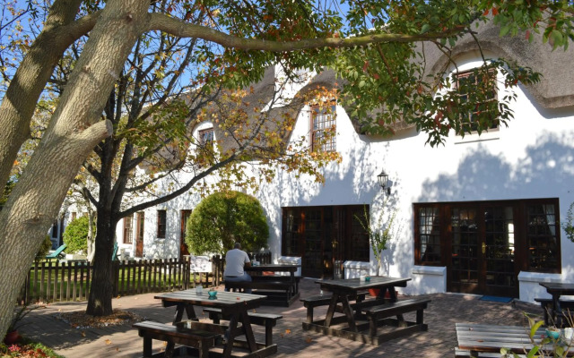 Oakhurst Hotel