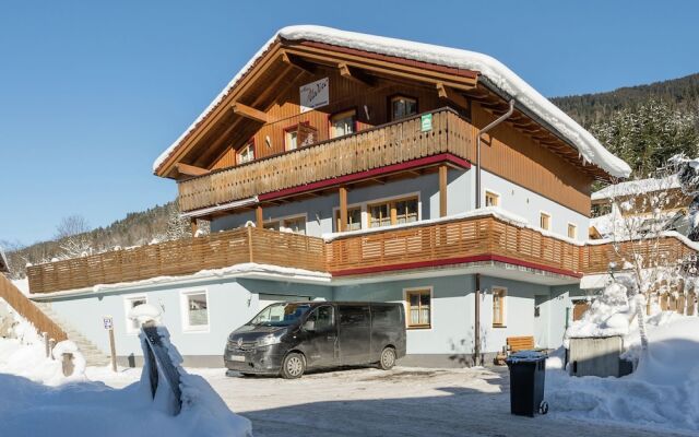 Cozy Apartment in Saalbach-Hinterglemm near Ski Area