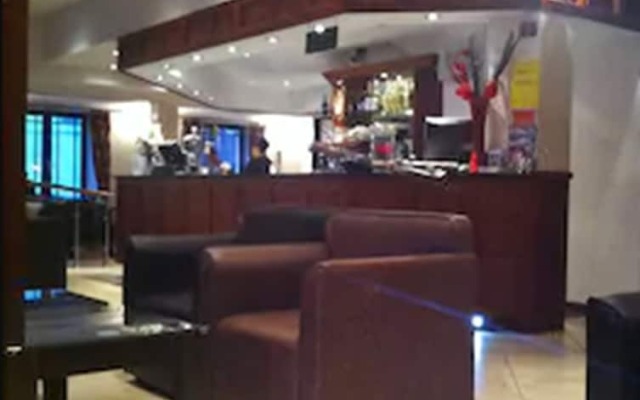 County Hotel