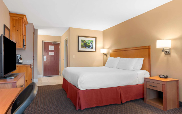 Best Western Plus Olympic Inn
