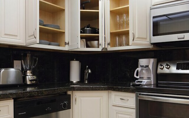 Alexander 1219 - 1 Br Apts