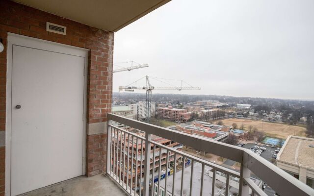 Fantastic Apt with City View at Ballston
