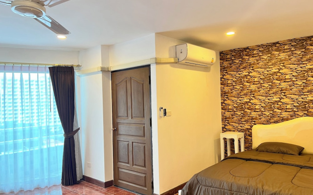 Stylish 1BR Sea-view Condo - 2 Balconies - View Talay 1 Jomtien