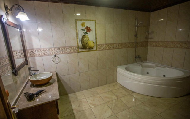 Hermes Cave Hotel