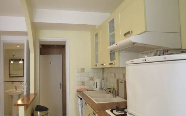 Very Central 1 Bedroom with Balcony