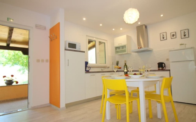 Contemporary Bungalow in Porec With Swimming Pool