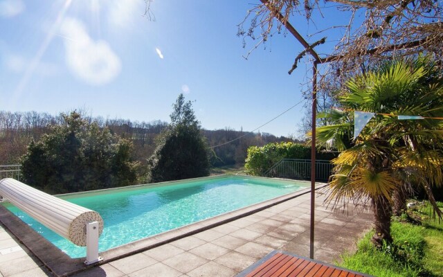 Warm Mansion with Swimming Pool in Sigoules France