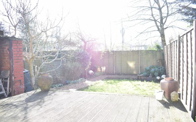 1 Bedroom Garden Flat in North West London