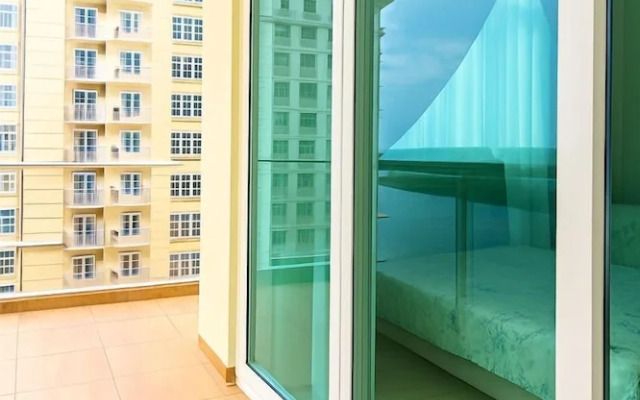 4PAX Studio NetfliX  Free WIFI