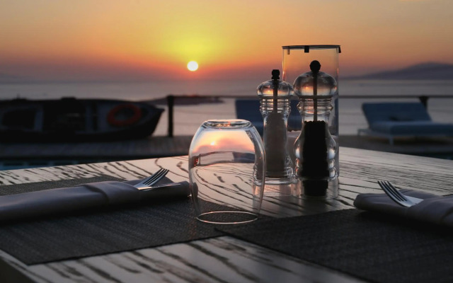Tharroe of Mykonos