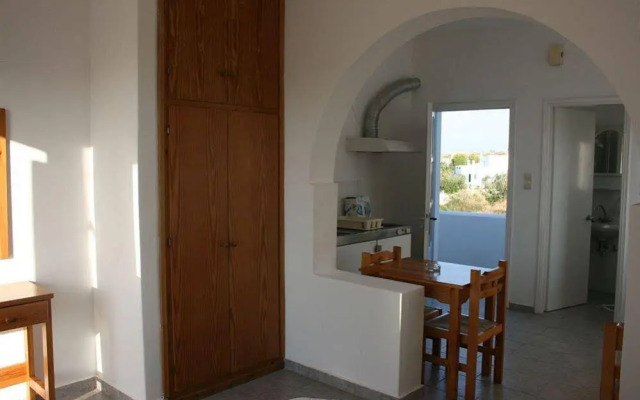 Lazino Studios & Apartments