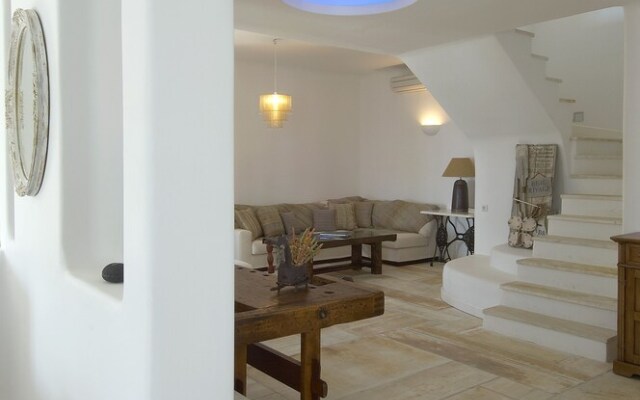 Seaside luxury villa by VillaRentalsgr