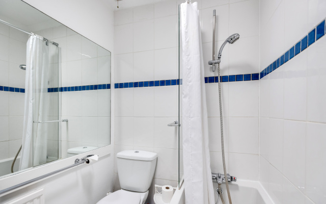 Spacious 1-Bedroom Flat with garden & free parking
