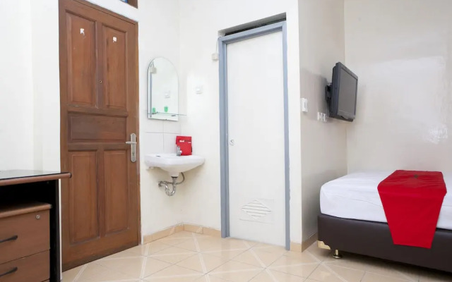 RedDoorz near Maranatha University 4