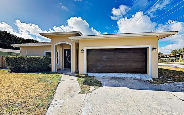New Listing! Sumptuous Near Beach W/ Pool 3 Bedroom Home
