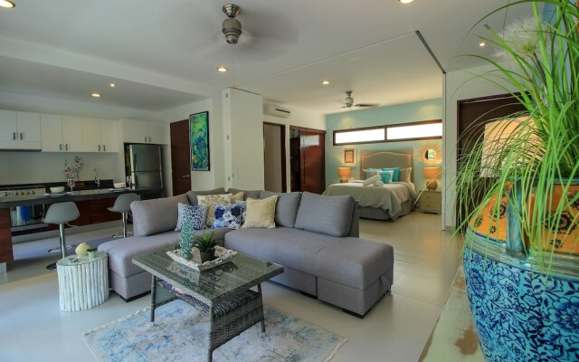 Panoramic Golf View Condo by Olahola