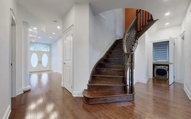 Luxury Retreat Modern Spacious 4 Bedroom Home