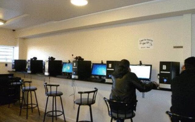 K Road City Travellers Hostel