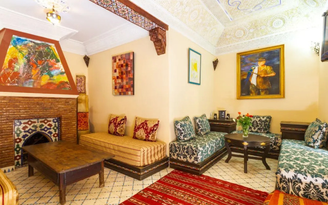 Riad Le Dromadaire Bleu by Weekome