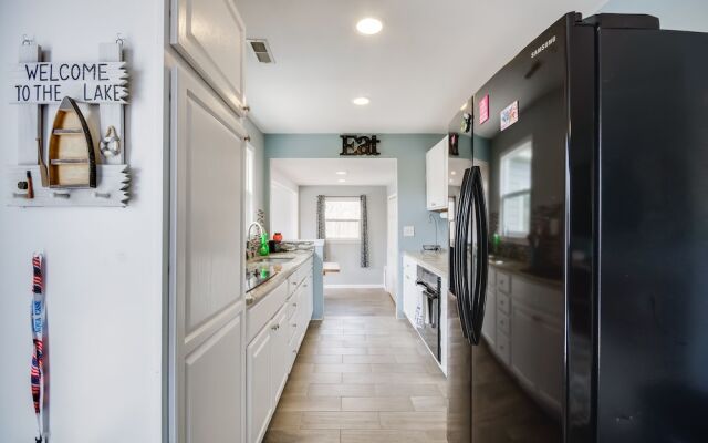 Dock & Furnished Deck: Lakefront Gravois Mills Gem
