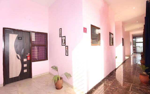 OYO 11497 Hotel Sharnam