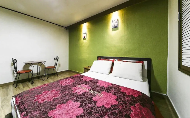 Sunflower Motel