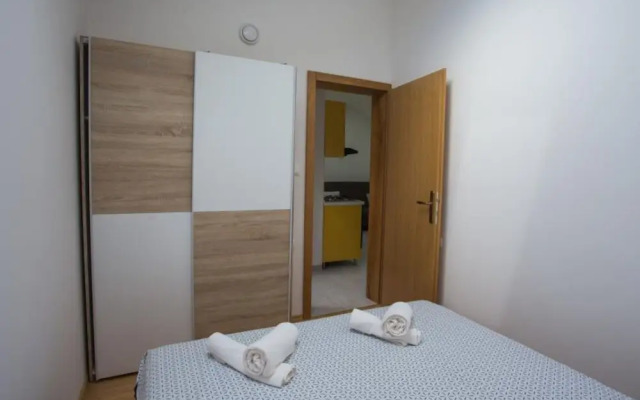 Apartments Stone House Murter