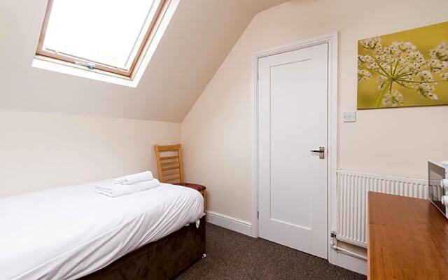 The Linden Leaf Rooms - Classy Studios